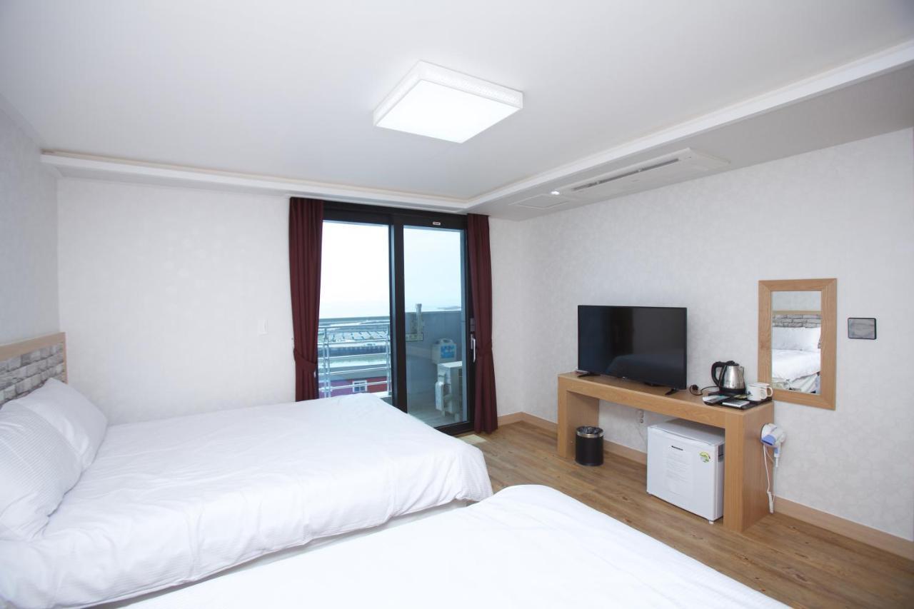 Jeju Moseulpo Hotel Согвіпо Екстер'єр фото